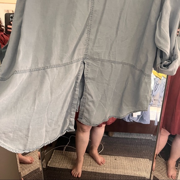 Old Navy - Split Back Button Down - Picture 5 of 9